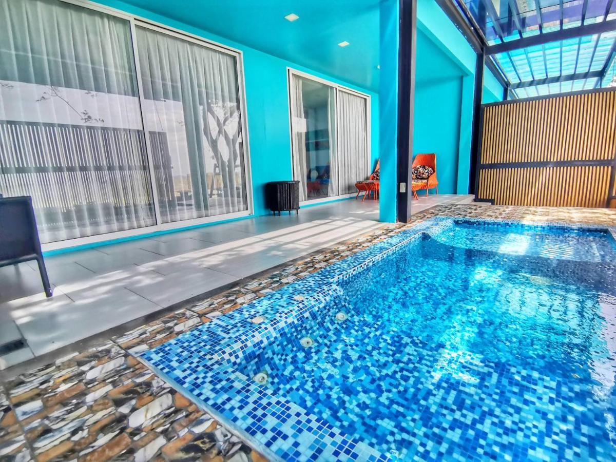 Beach Walk Boutique Resort Bang Saen Exterior photo